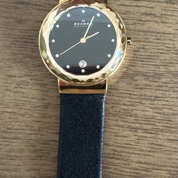 Watch - Picture 3 of 5